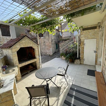 Studio Apartment Klaric Βις Εξωτερικό φωτογραφία