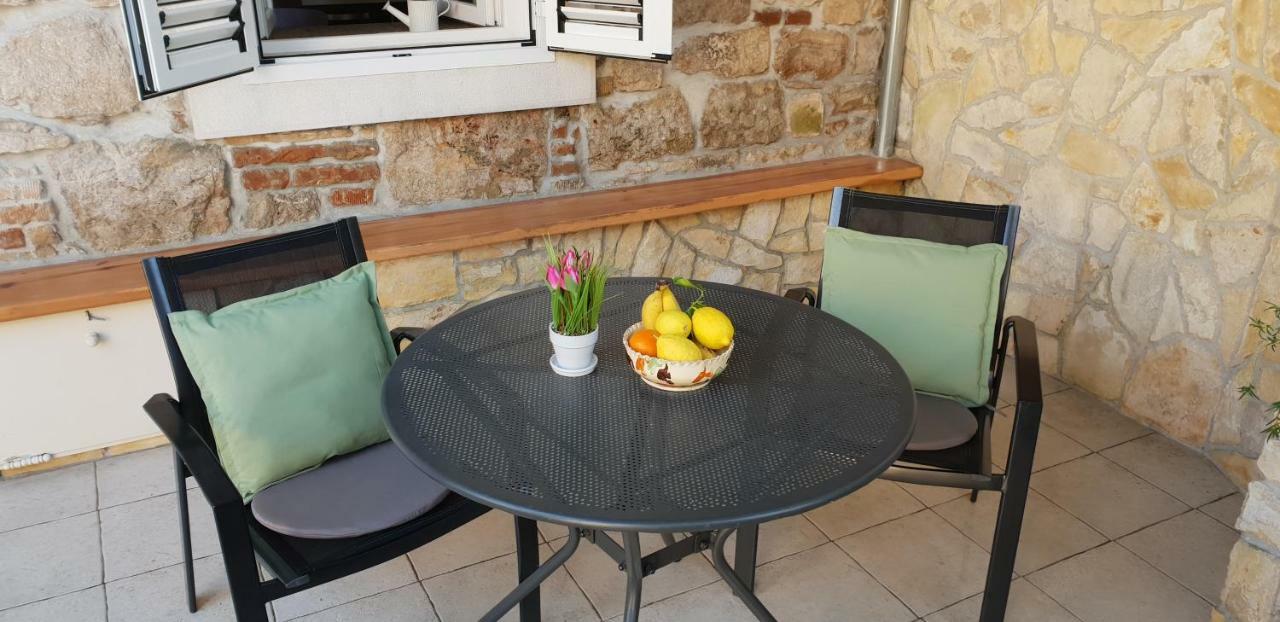 Studio Apartment Klaric Βις Εξωτερικό φωτογραφία