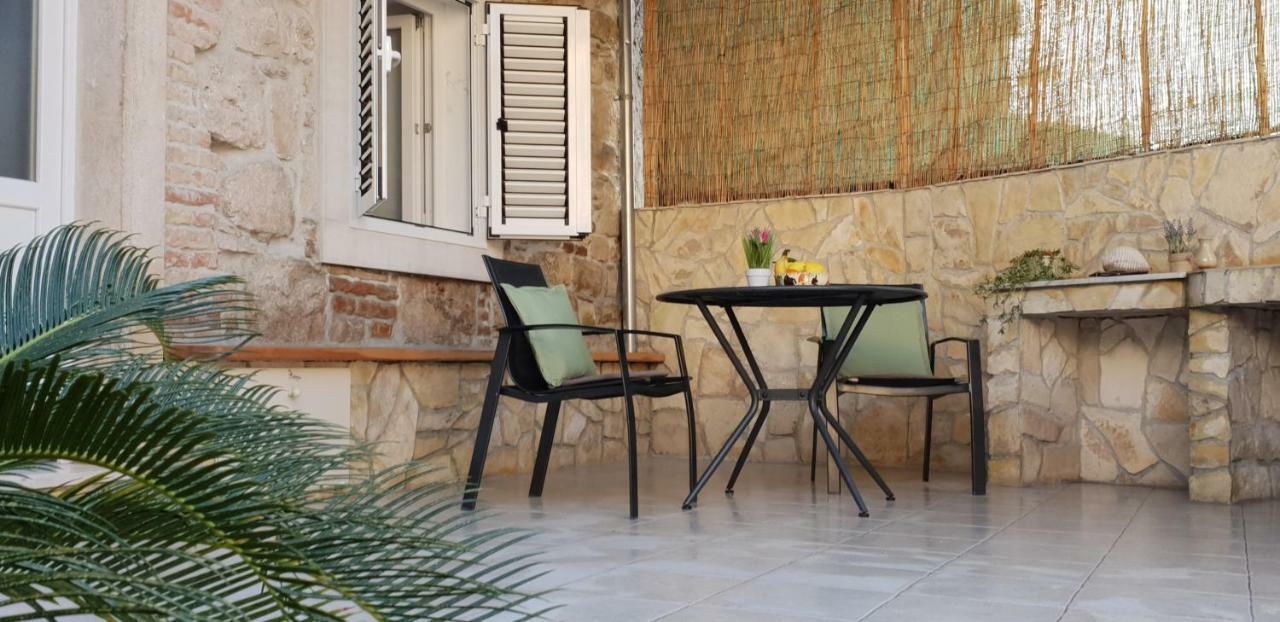 Studio Apartment Klaric Βις Εξωτερικό φωτογραφία