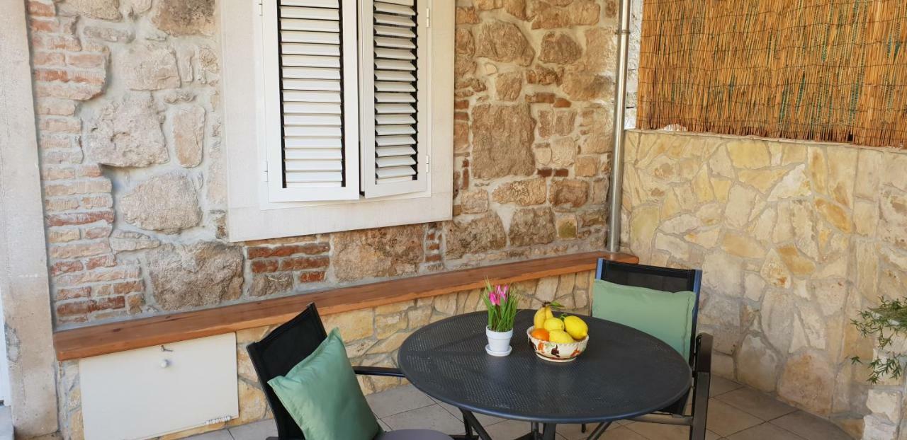 Studio Apartment Klaric Βις Εξωτερικό φωτογραφία